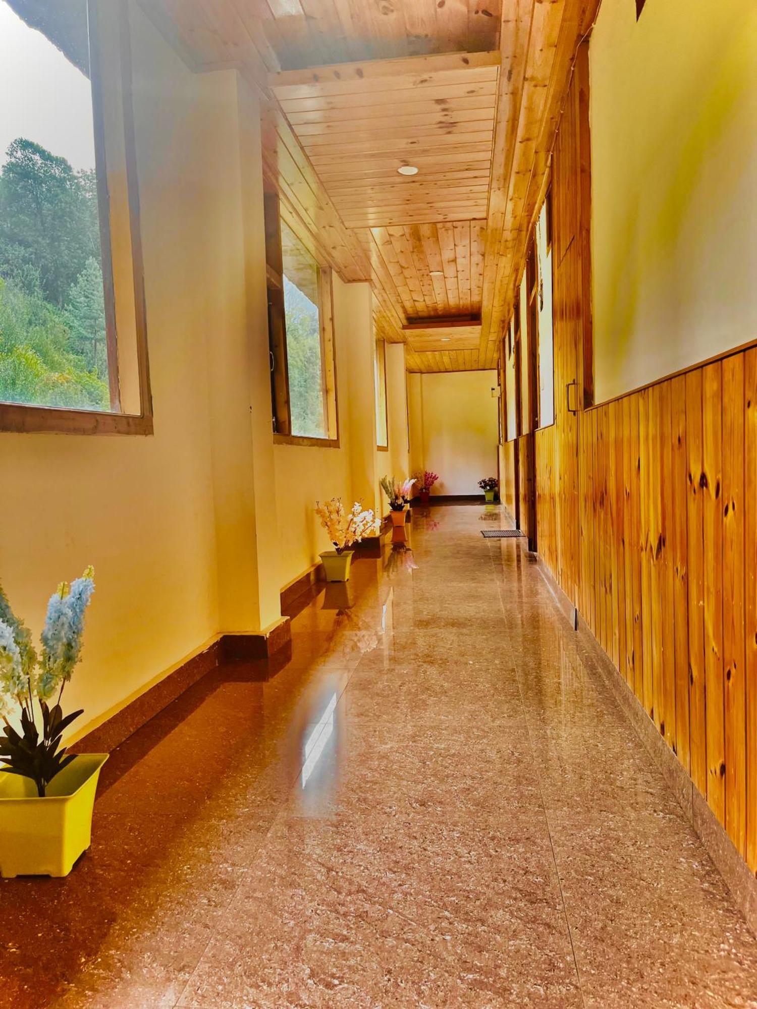 Himalayan Riverside Resort, Manali Exterior foto